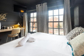 Rose and Monkey Hotel